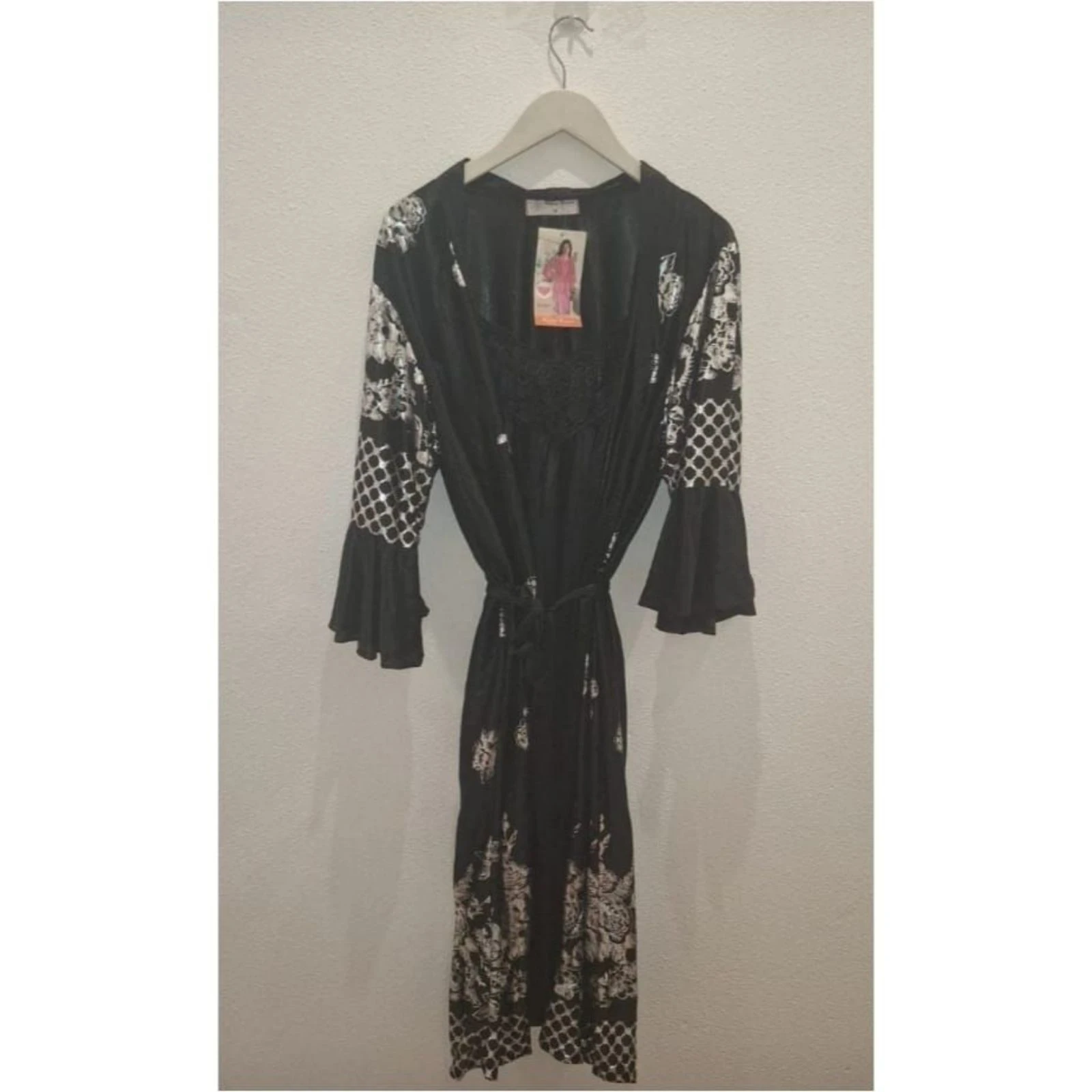 Conjunto camisón + bata satinada negra estampado floral limite edition Y2K